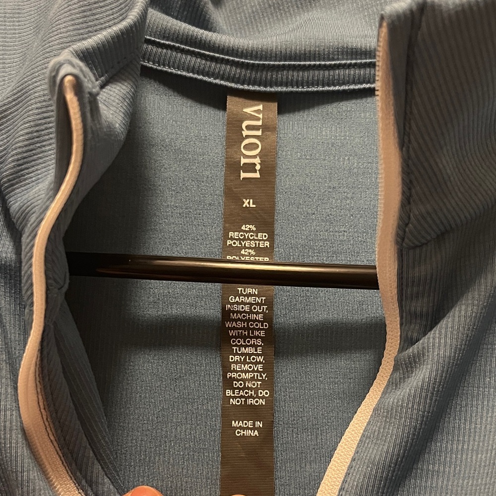 Vuori Blue Women's crop half zip size XL - Picture 5 of 10